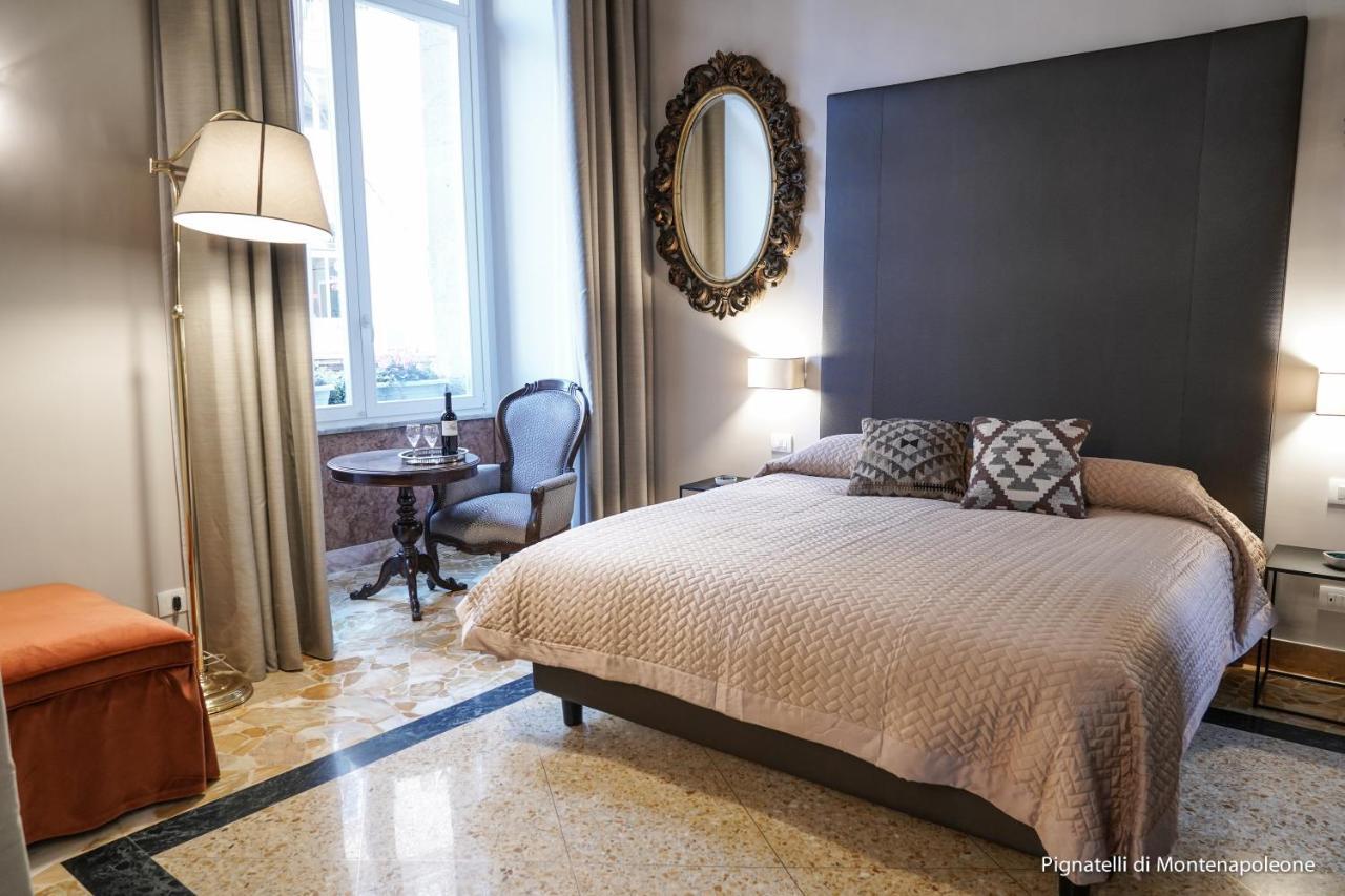 Bed & Breakfast Dimora Donna Elena Naples